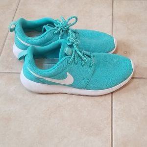 Nike roshe runs